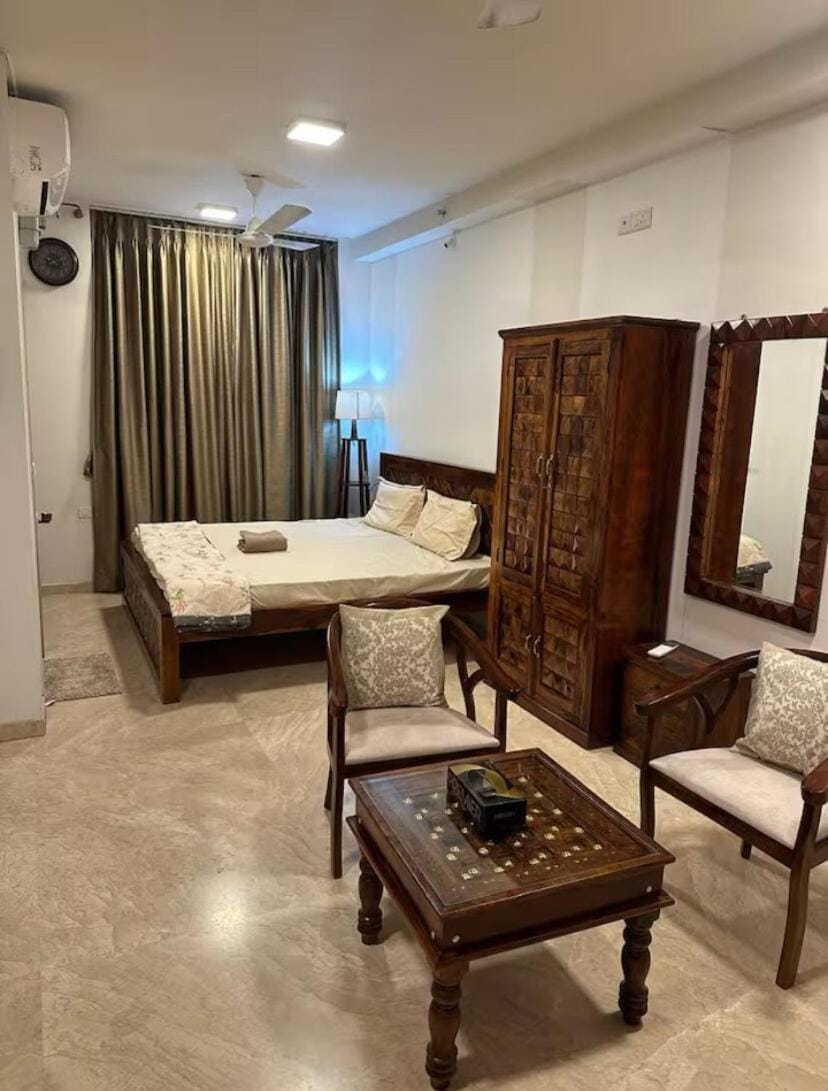 Hiranandani studio Apartment in Thane