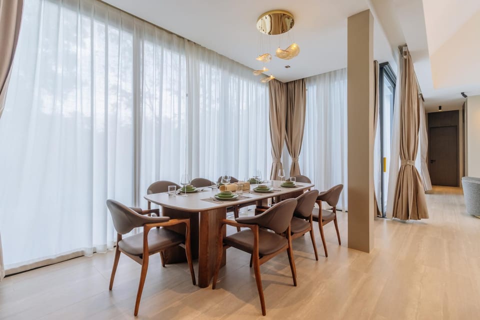 Living room, Dining area