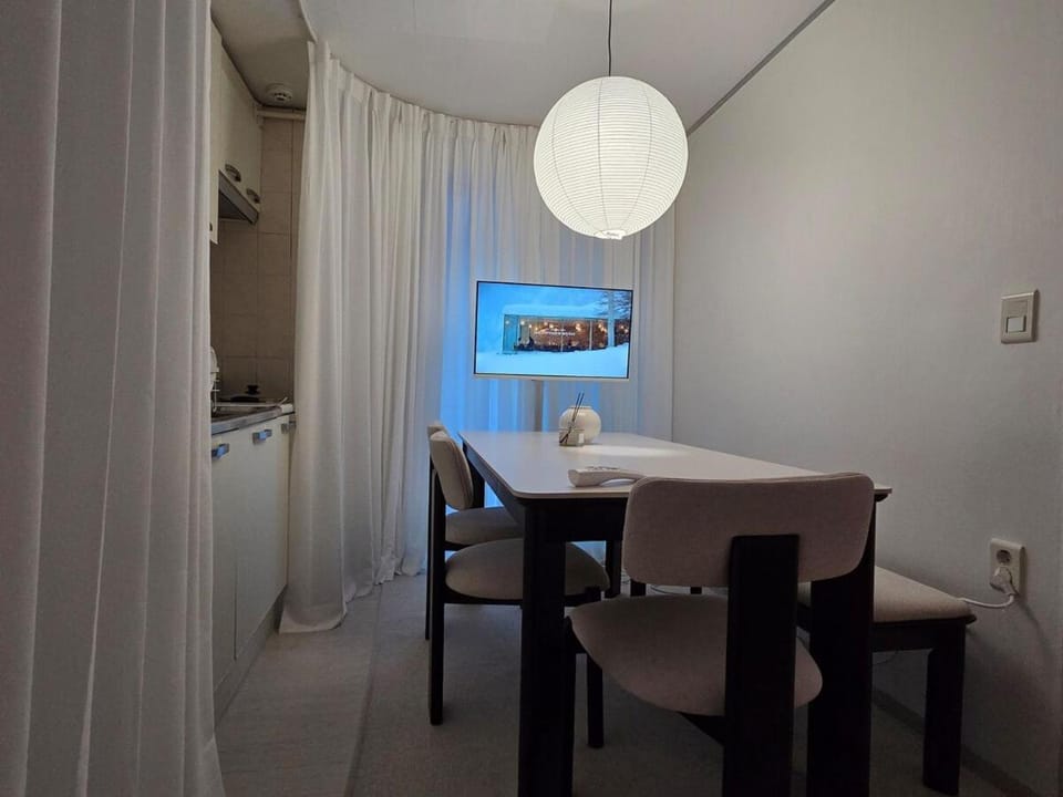 Kitchen or kitchenette, Living room, Seating area, Dining area