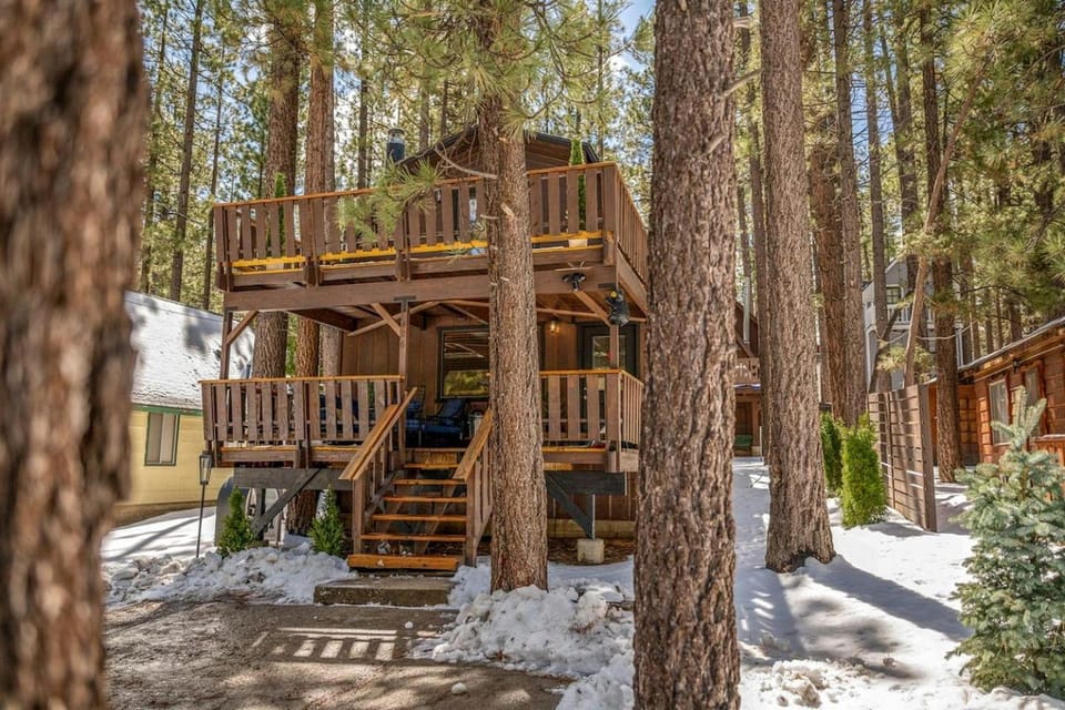 Cozy Gambrel-Style Cabin Surrounded by Mature Trees in Big Bear City, California Cabin in Big Bear