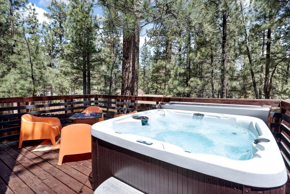 Refined Mountain Cabin with Private Spa near Big Bear Lake, Big Bear City, California Cabin in Big Bear