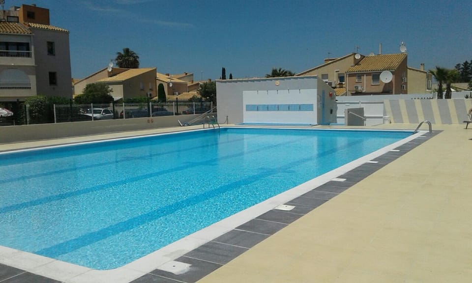Swimming pool, Swimming pool
