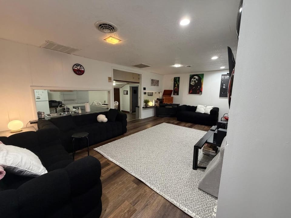 4BR Retro Loft Near Shippensburg U Apartment in Shippensburg