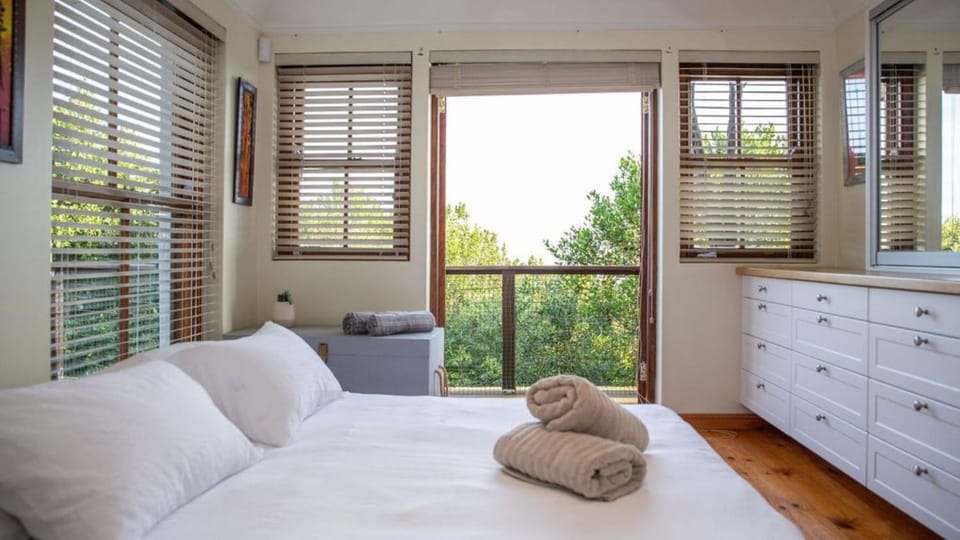 Tranquil 2BDR Home with Bay Views Wilderness House in Western Cape