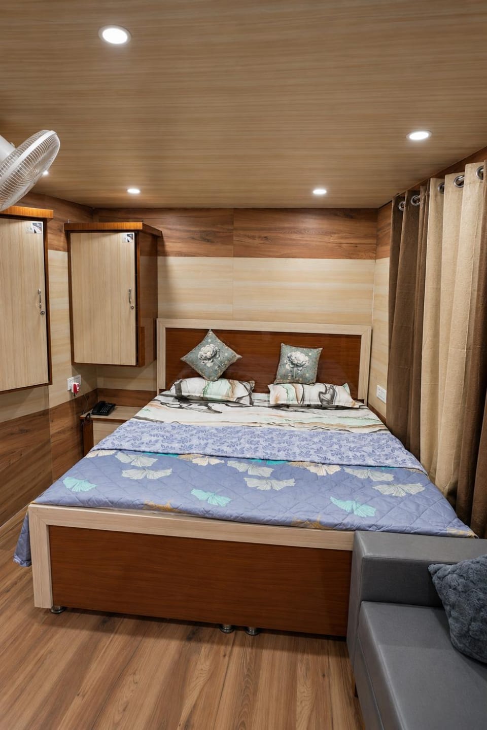 Photo of the whole room, Bedroom