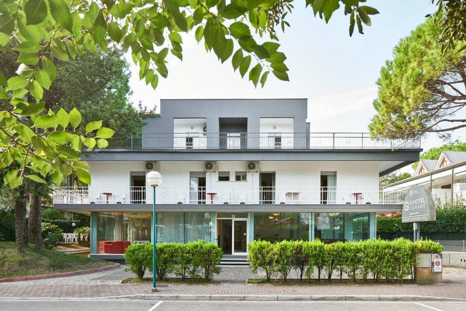 Facade/entrance, Day, Bird's eye view, Summer, Floor plan, Animals, On site, Street view