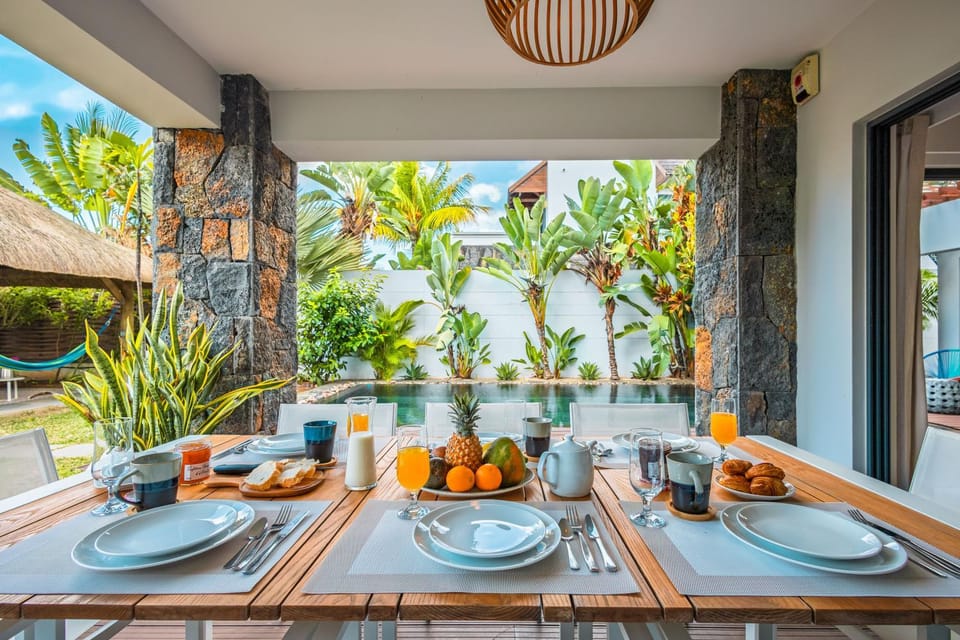 Patio, Food and drinks, Garden view, Breakfast, Continental breakfast, Lunch, Dinner, Drinks