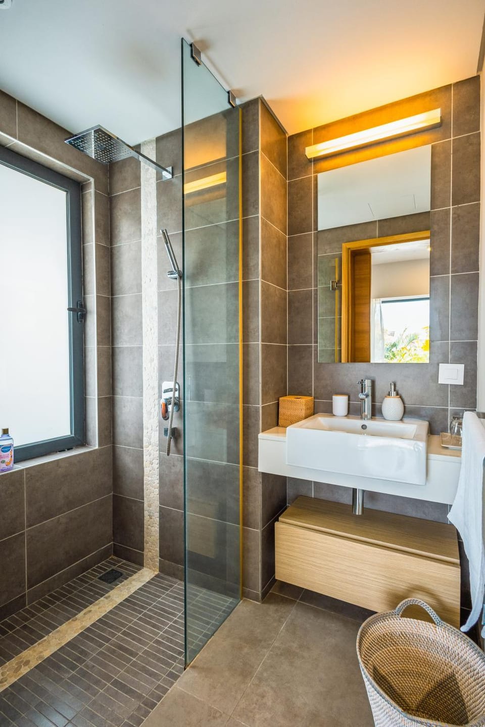 Shower, Bed, Bathroom, Photo of the whole room, Bedroom, Bath, towels