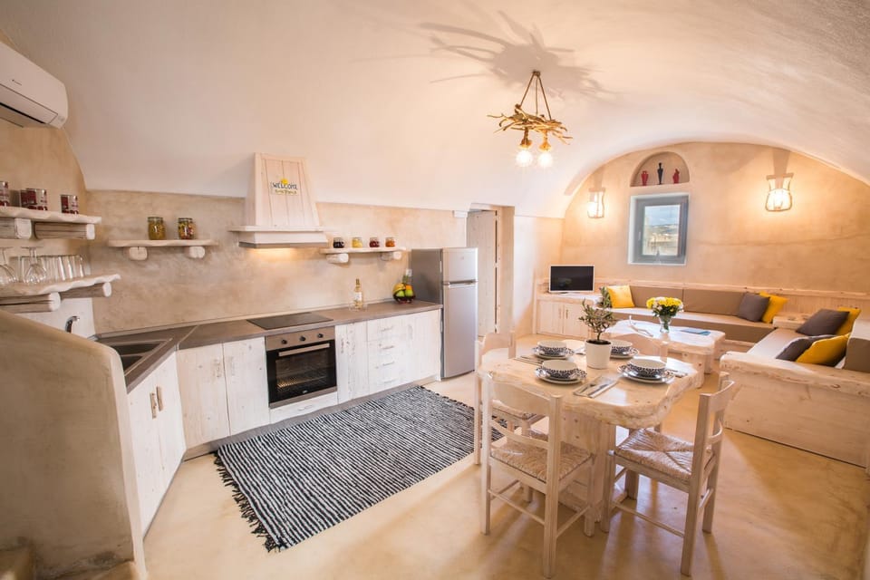 Kitchen or kitchenette, Living room, Seating area