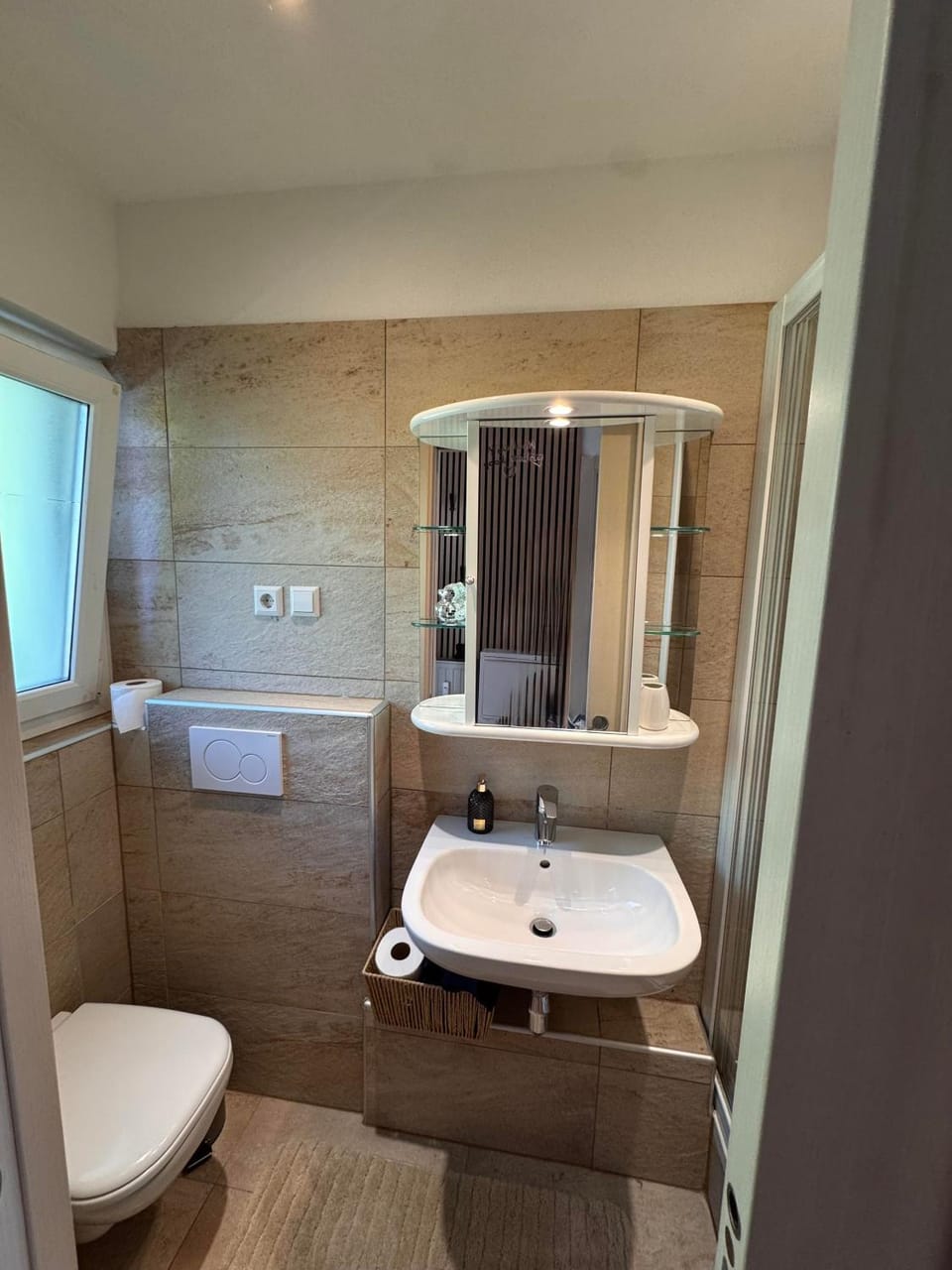 Shower, Toilet