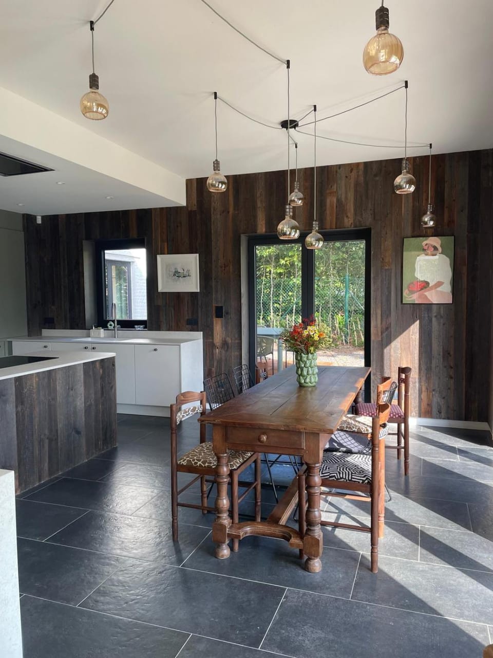 Kitchen or kitchenette, Dining area