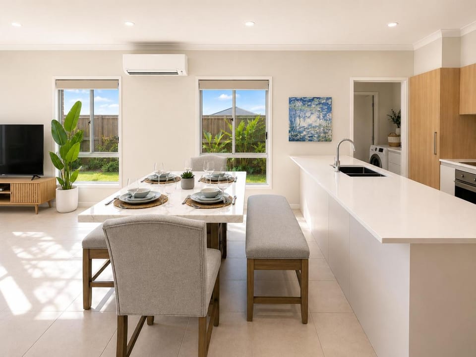 Kitchen or kitchenette, Dining area, Garden view, laundry, air conditioner