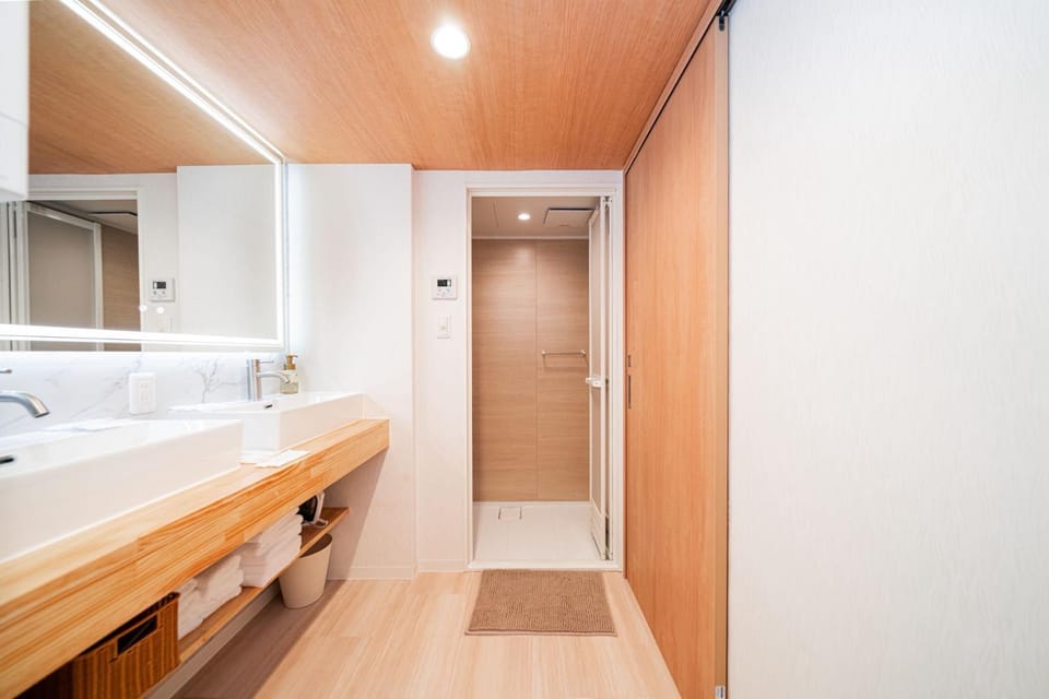Bathroom, wardrobe