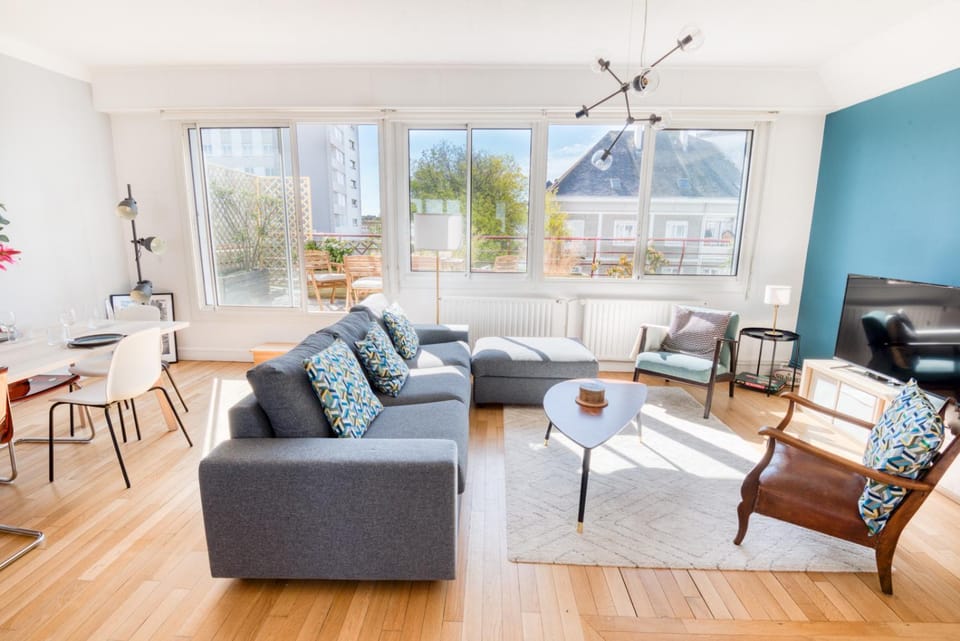 Living room, Seating area, Dining area