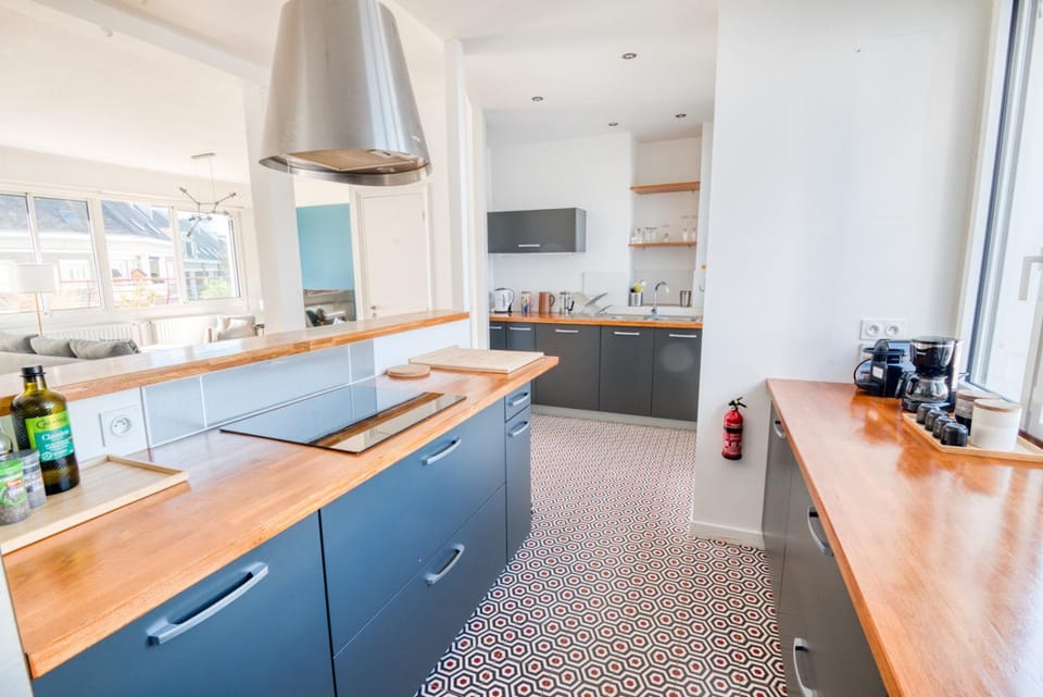 Kitchen or kitchenette, dishwasher, oven, stove