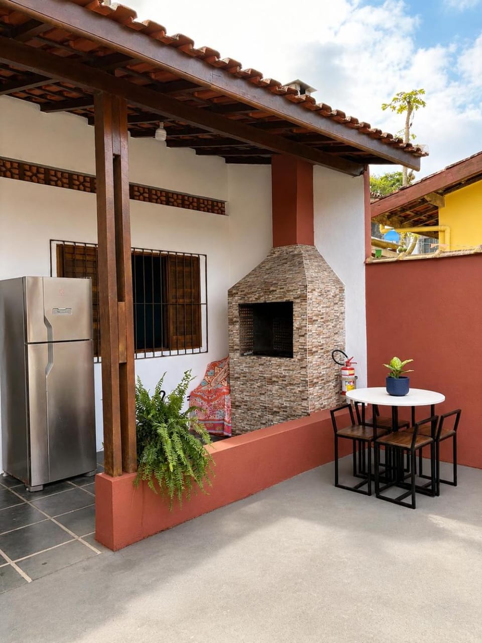 Casa com piscina pé na areia House in Ubatuba