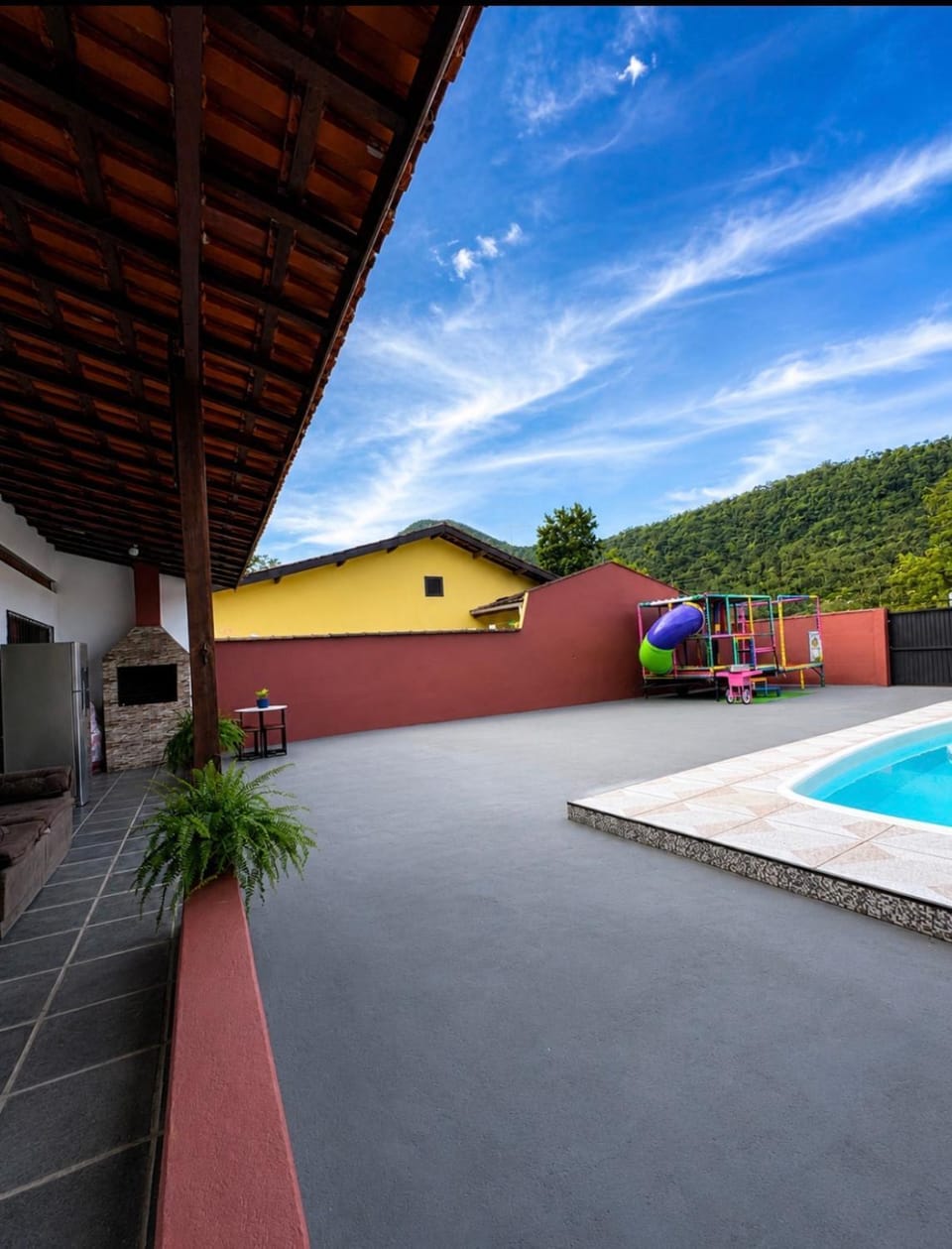 Casa com piscina pé na areia House in Ubatuba