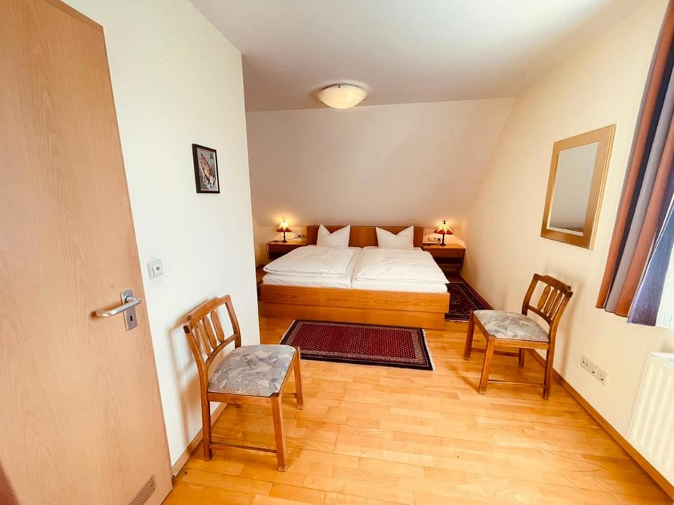 Bed, Photo of the whole room, Seating area, Bedroom, wardrobe