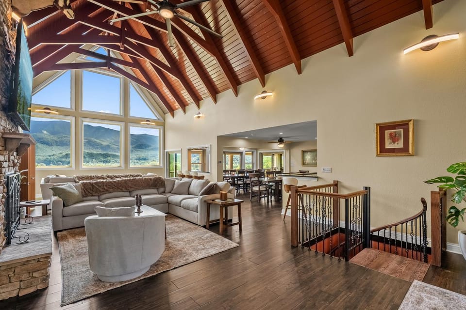 Kitchen or kitchenette, Living room, Seating area, Dining area, Mountain view, fireplace