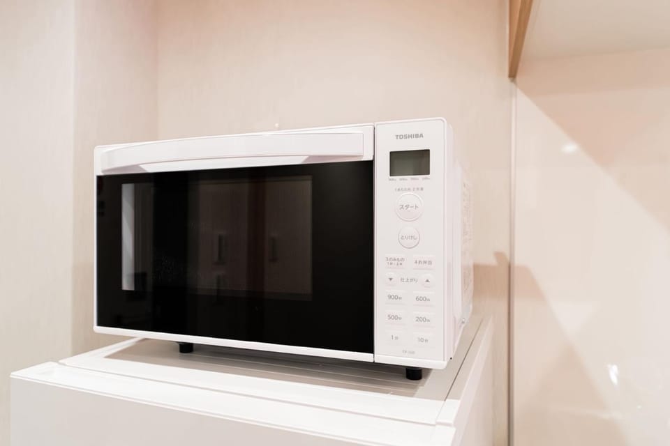 Kitchen or kitchenette, minibar