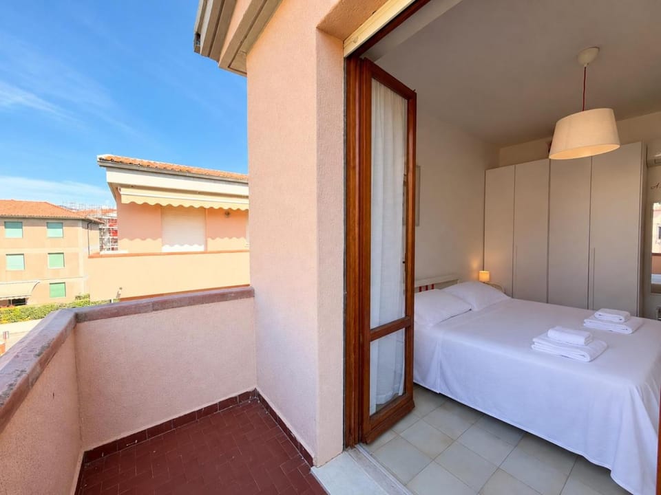 Bed, Balcony/Terrace, Photo of the whole room, Bedroom, locker