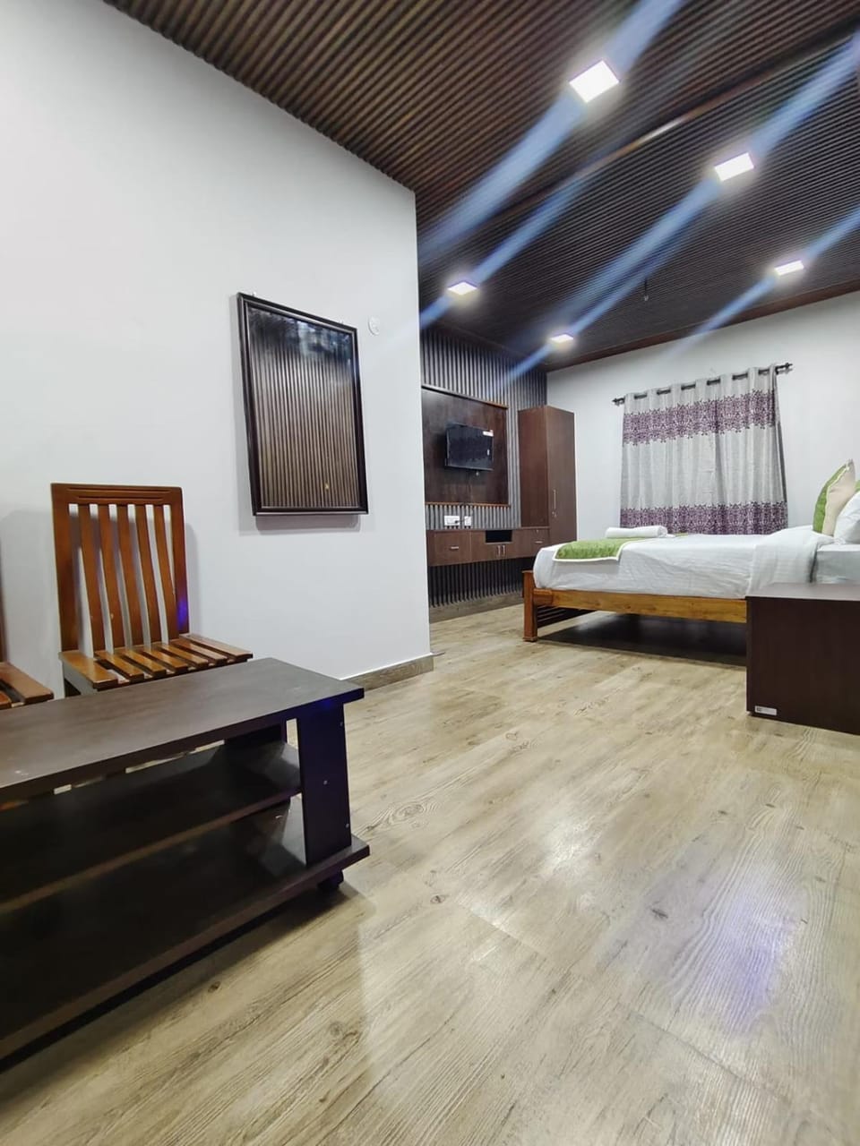 Photo of the whole room, Bedroom