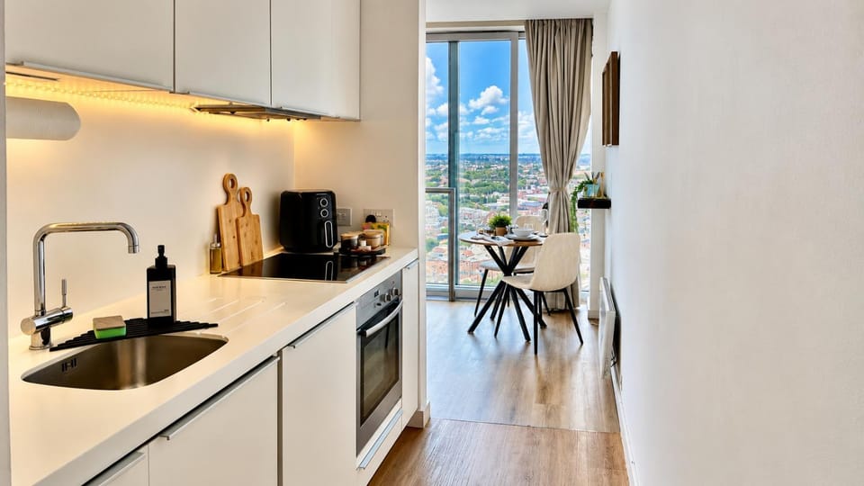 Skyline Rotunda City Apartment I Bullring Apartment in Birmingham