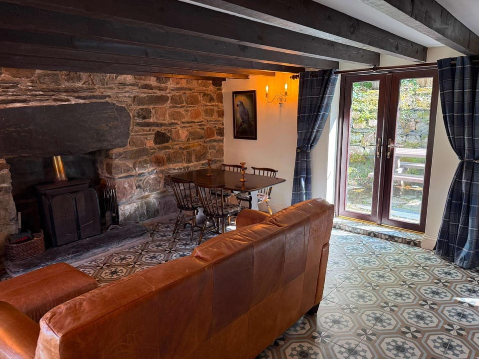 Living room, Seating area, fireplace