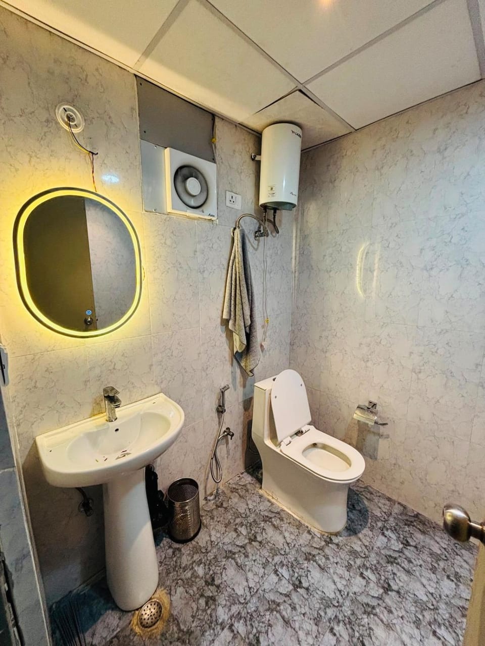 Great 1BHK studio apartment Stay Spectrum Mall Sector 75 Apartment in Noida