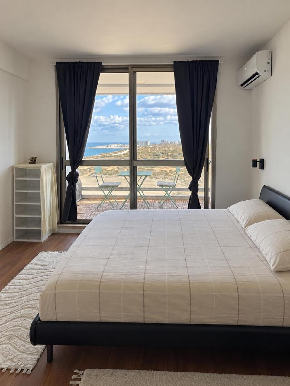 Bed, Bedroom, air conditioner