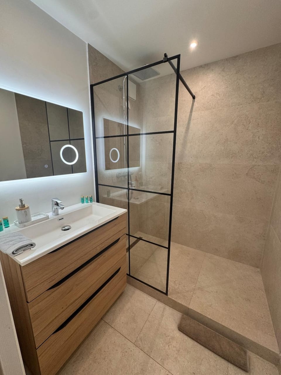 2 bedrooms, downtown, private parking in Cogolin Apartment in Cogolin