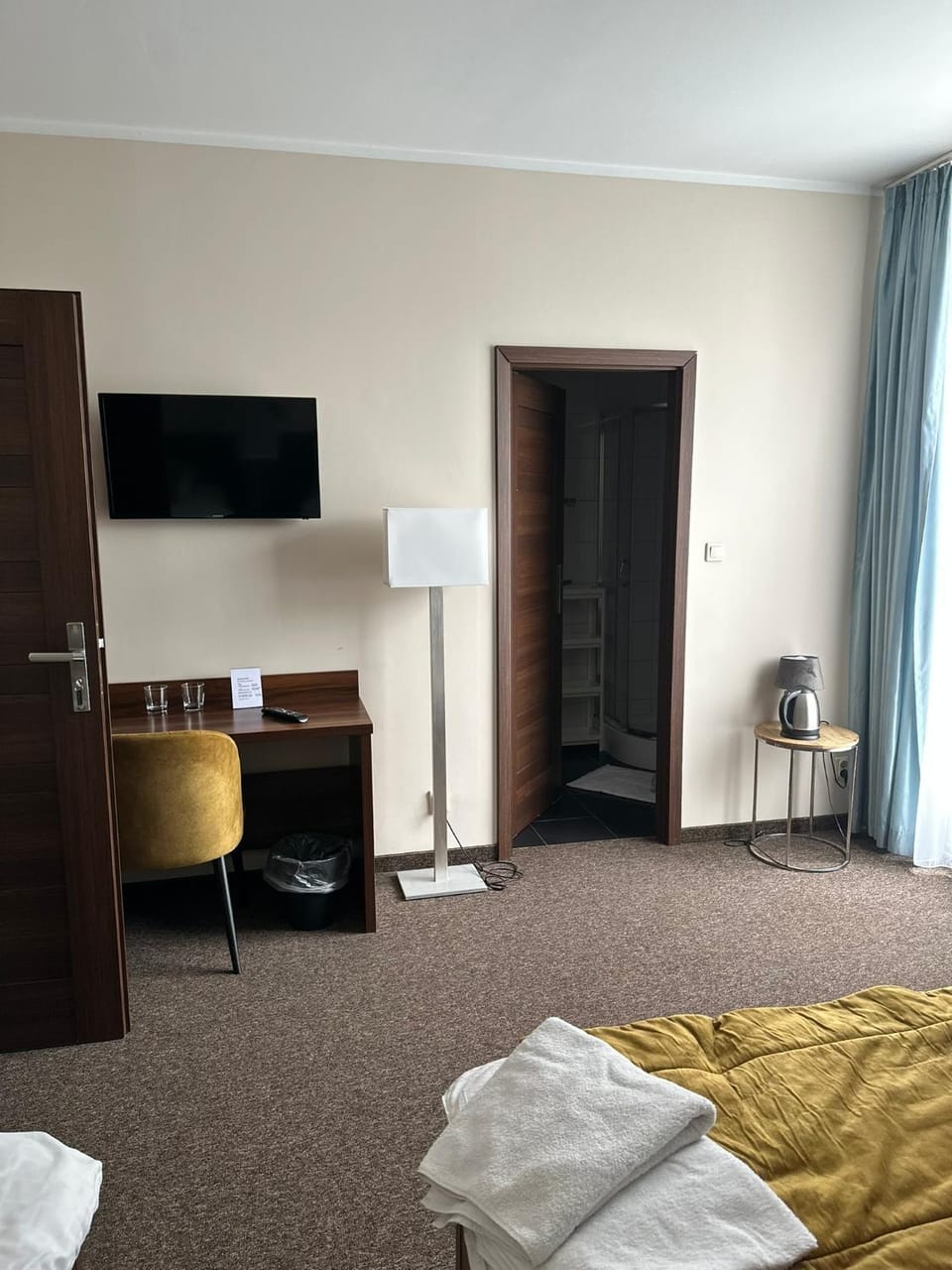 TV and multimedia, Photo of the whole room, Bedroom