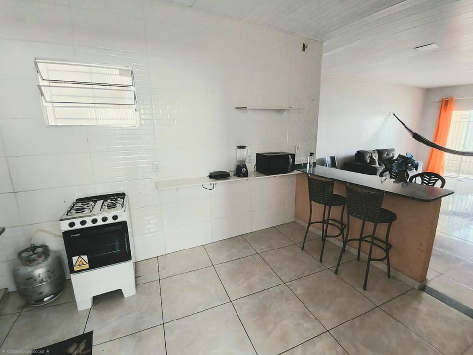 Coffee/tea facilities, Kitchen or kitchenette, stove