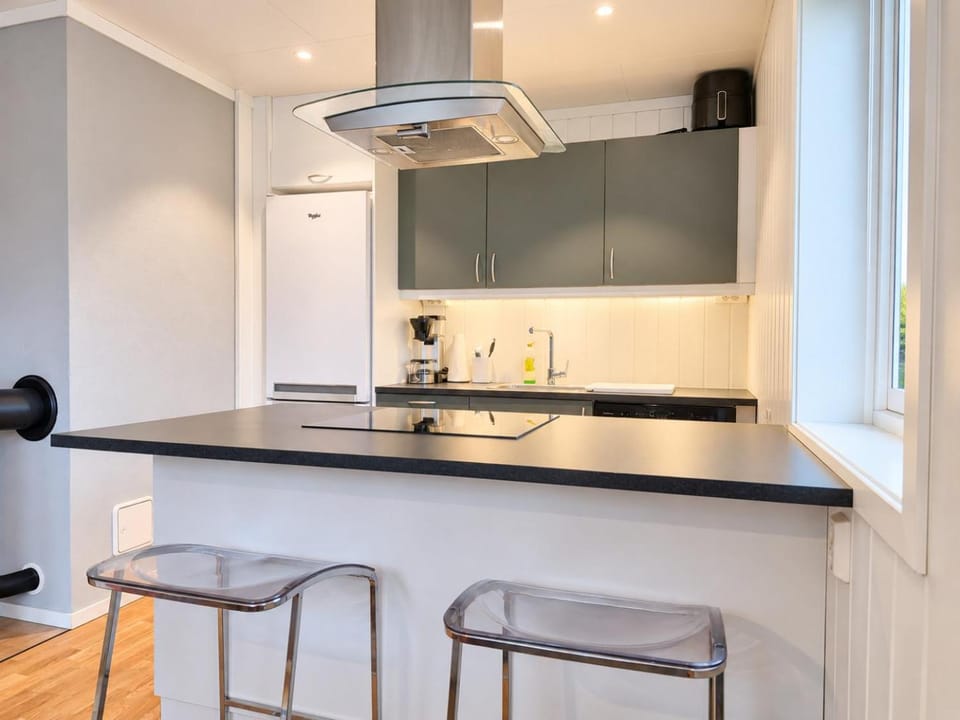 Kitchen or kitchenette, Dining area, stove