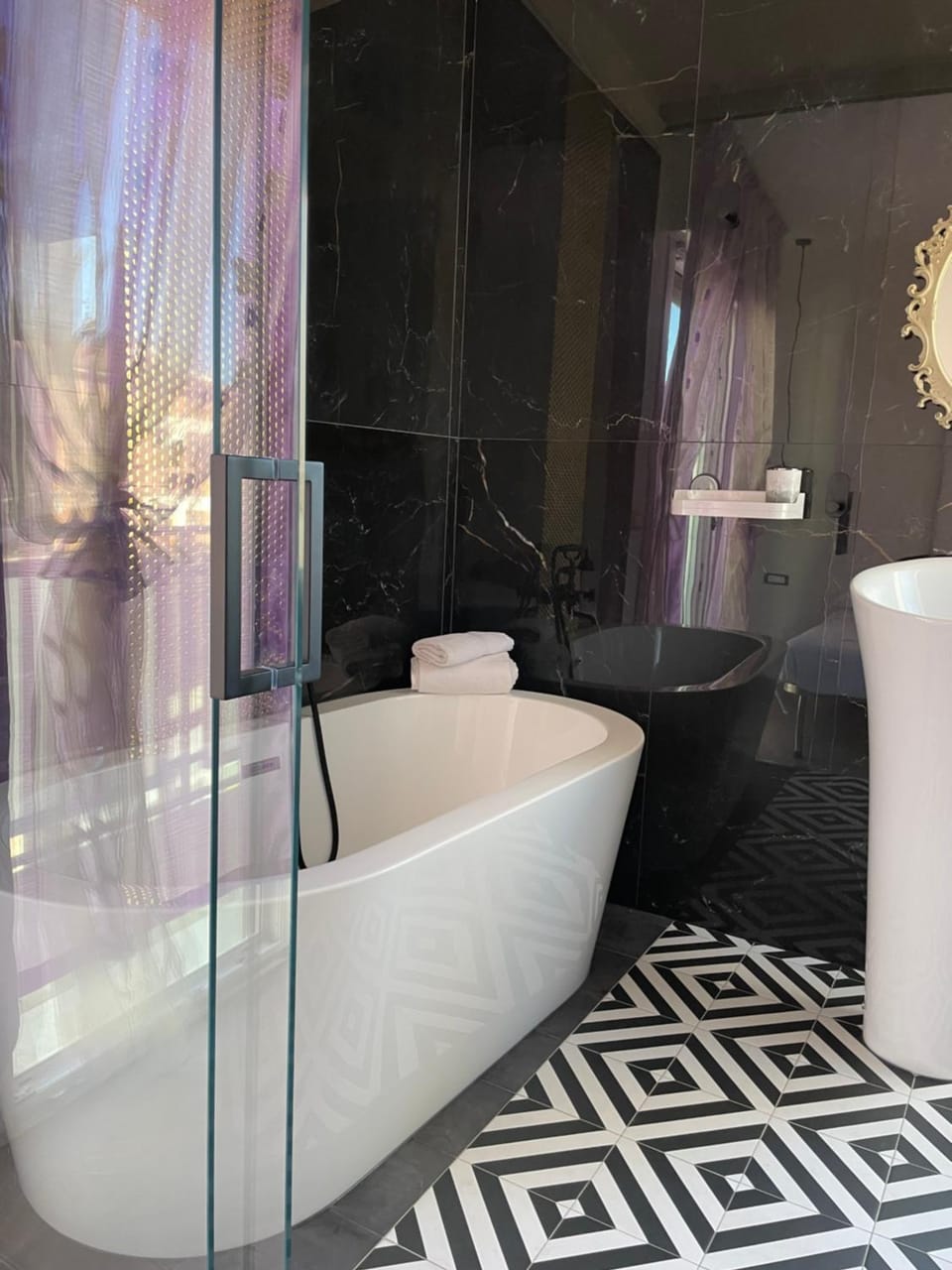 Property building, Bathroom, Bath