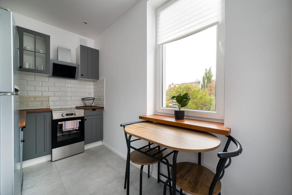 Kitchen or kitchenette, Dining area, dishwasher, oven, stove