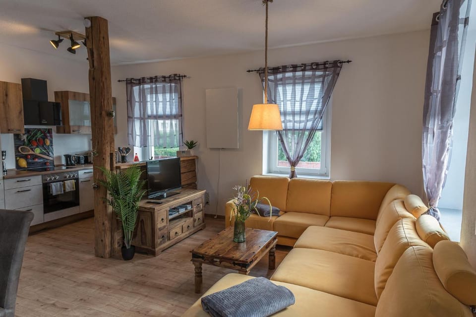 Kitchen or kitchenette, Seating area