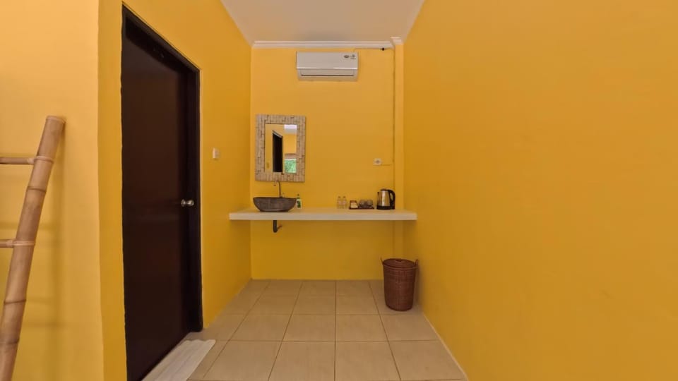 Bathroom, air conditioner