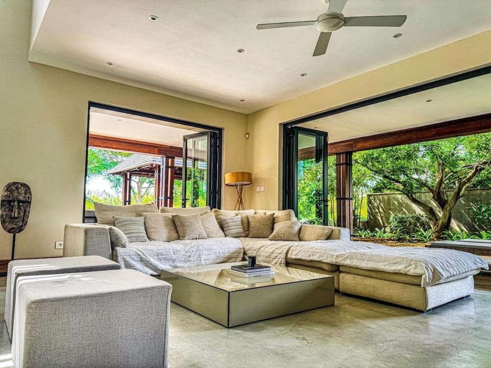 Day, Living room, Seating area, air conditioner