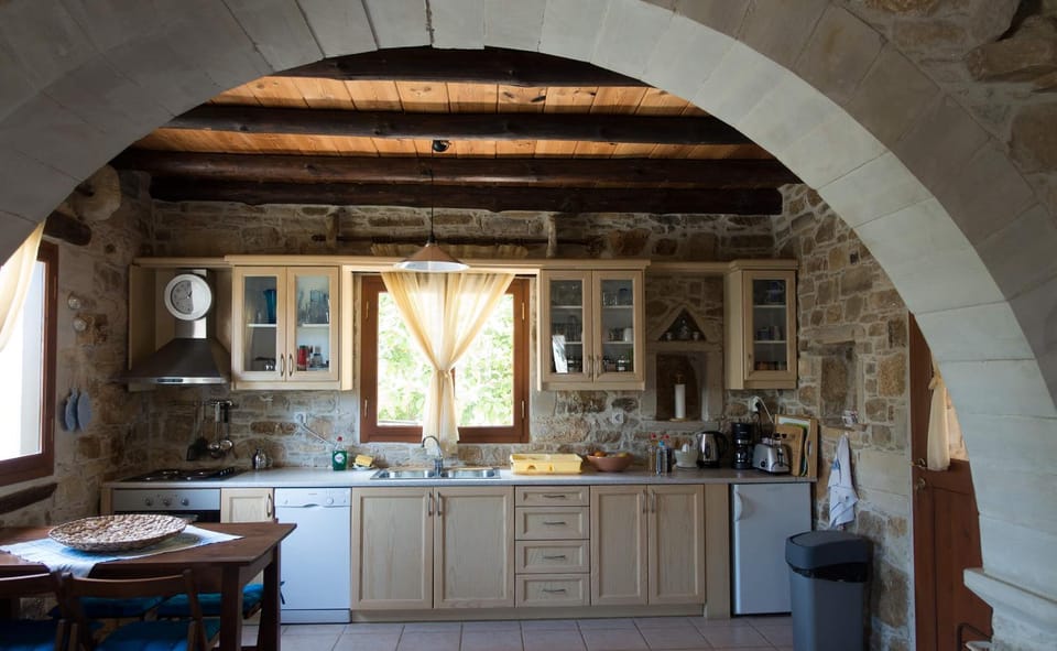 Coffee/tea facilities, Kitchen or kitchenette, Dining area