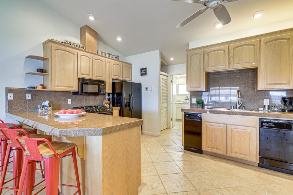 Panoramic Views! Clear Lake Cottage w/ Patio House in Clear Lake