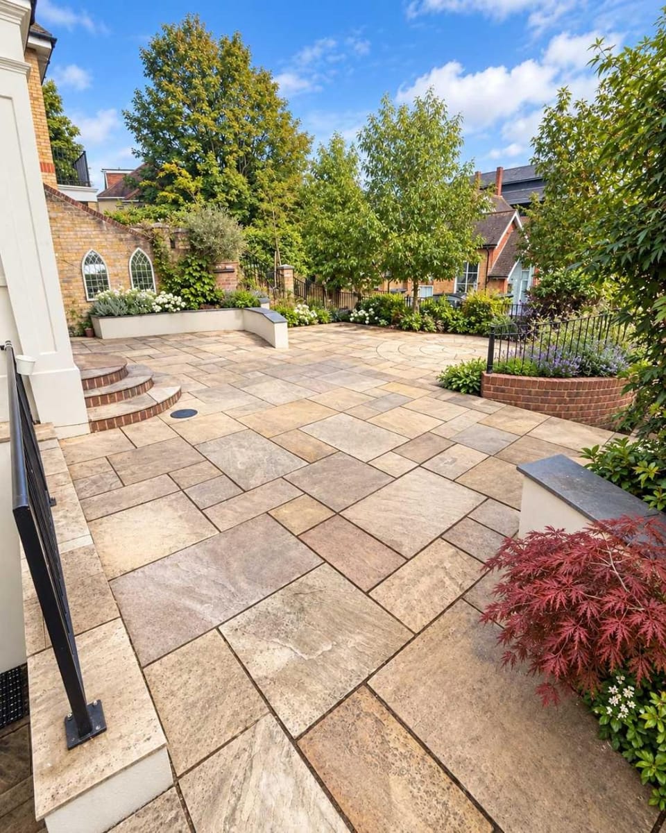 Central 1-bed apartment moments from Guildford train station Apartment in Guildford