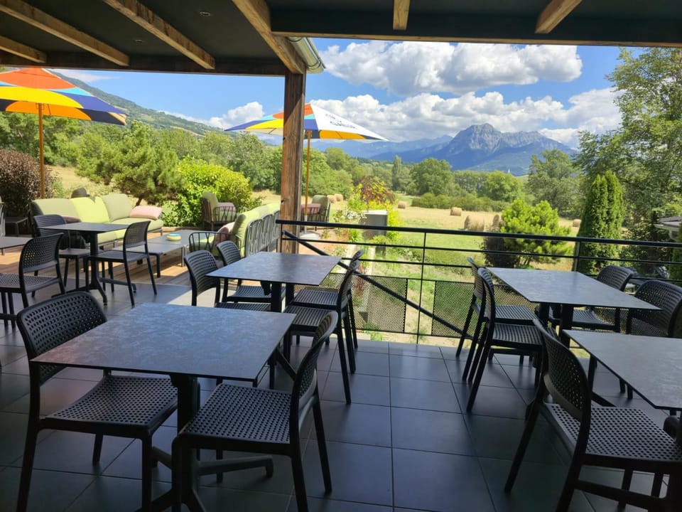Patio, Restaurant/places to eat, Mountain view, Breakfast