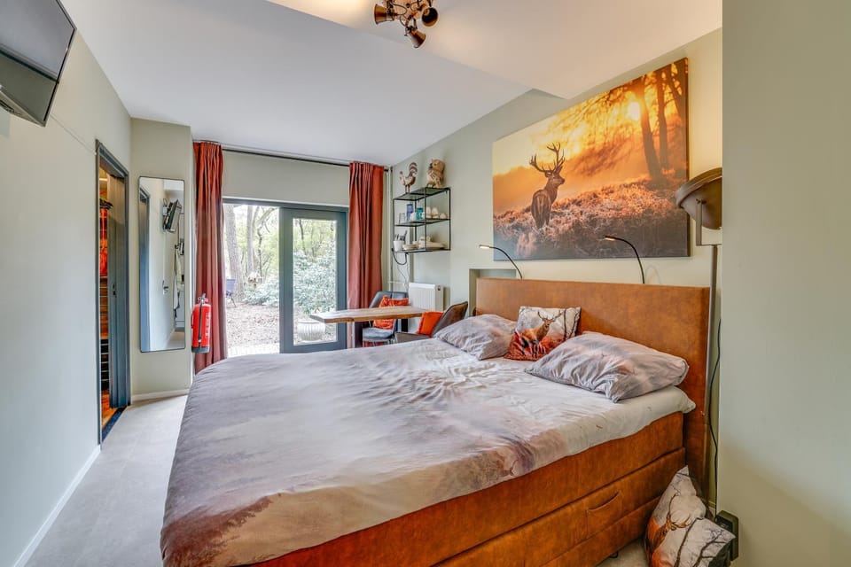 Bed, Photo of the whole room, Bedroom
