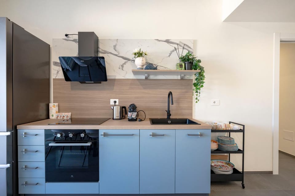 Coffee/tea facilities, Kitchen or kitchenette, dishwasher, oven, pet friendly, stove