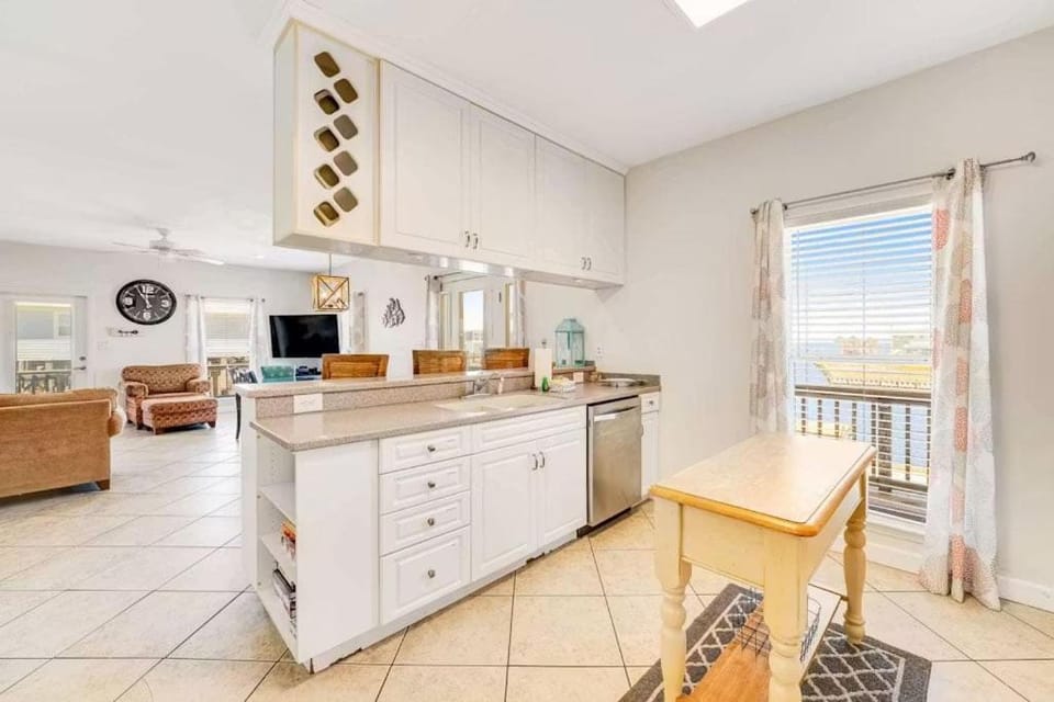 Kitchen or kitchenette, kitchen