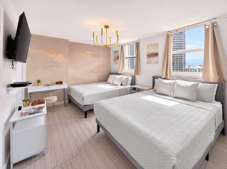 2BR Brickell High-Rise - Pool Gym & Game Room House in Brickell