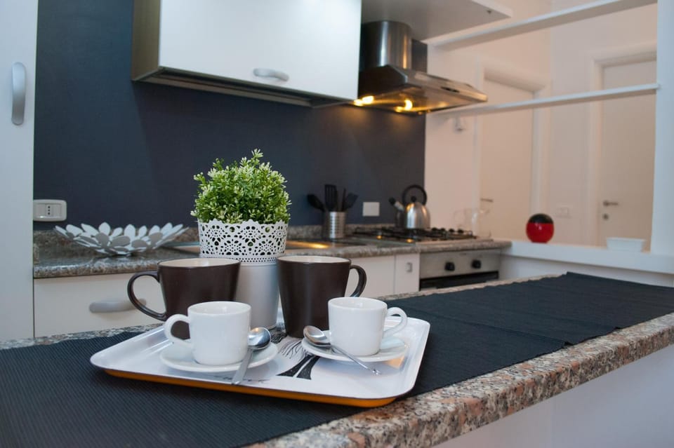 Coffee/tea facilities, Kitchen or kitchenette, Dining area