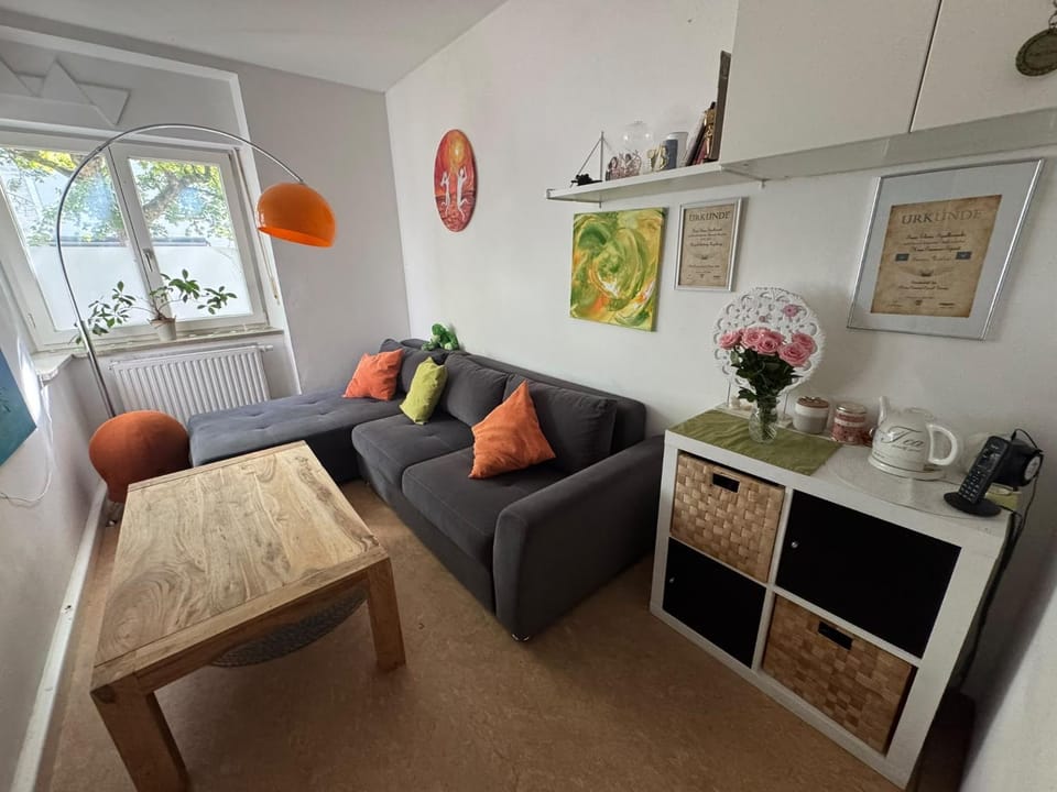 Couch Room - Green Augsburg Center - Elenas Special Space Apartment in Augsburg