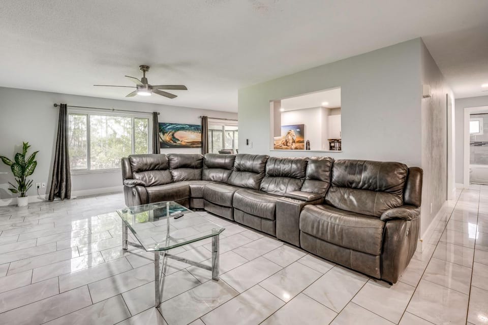 Stylish 4BR Retreat | 2 King Beds | Sleeps 10 House in Port Orange
